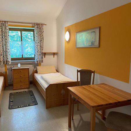 Krug'S Family Hostel Und Restaurant เวลไฮม์ อิน โอเบอร์บาเยิร์น ภายนอก รูปภาพ