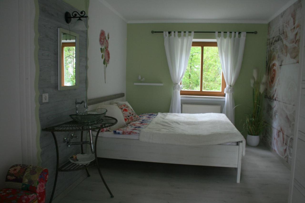 Krug'S Family Hostel Und Restaurant เวลไฮม์ อิน โอเบอร์บาเยิร์น ภายนอก รูปภาพ