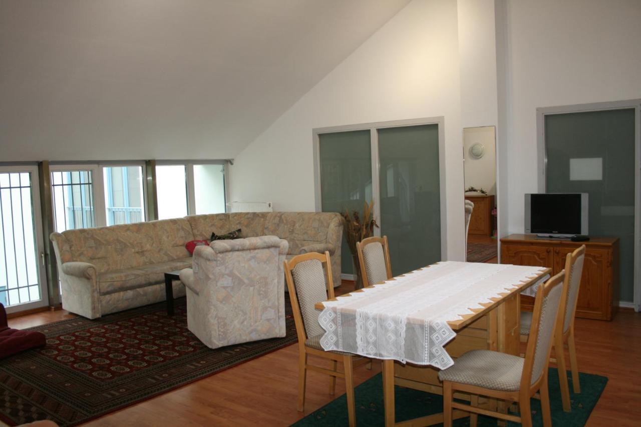 Krug'S Family Hostel Und Restaurant เวลไฮม์ อิน โอเบอร์บาเยิร์น ภายนอก รูปภาพ