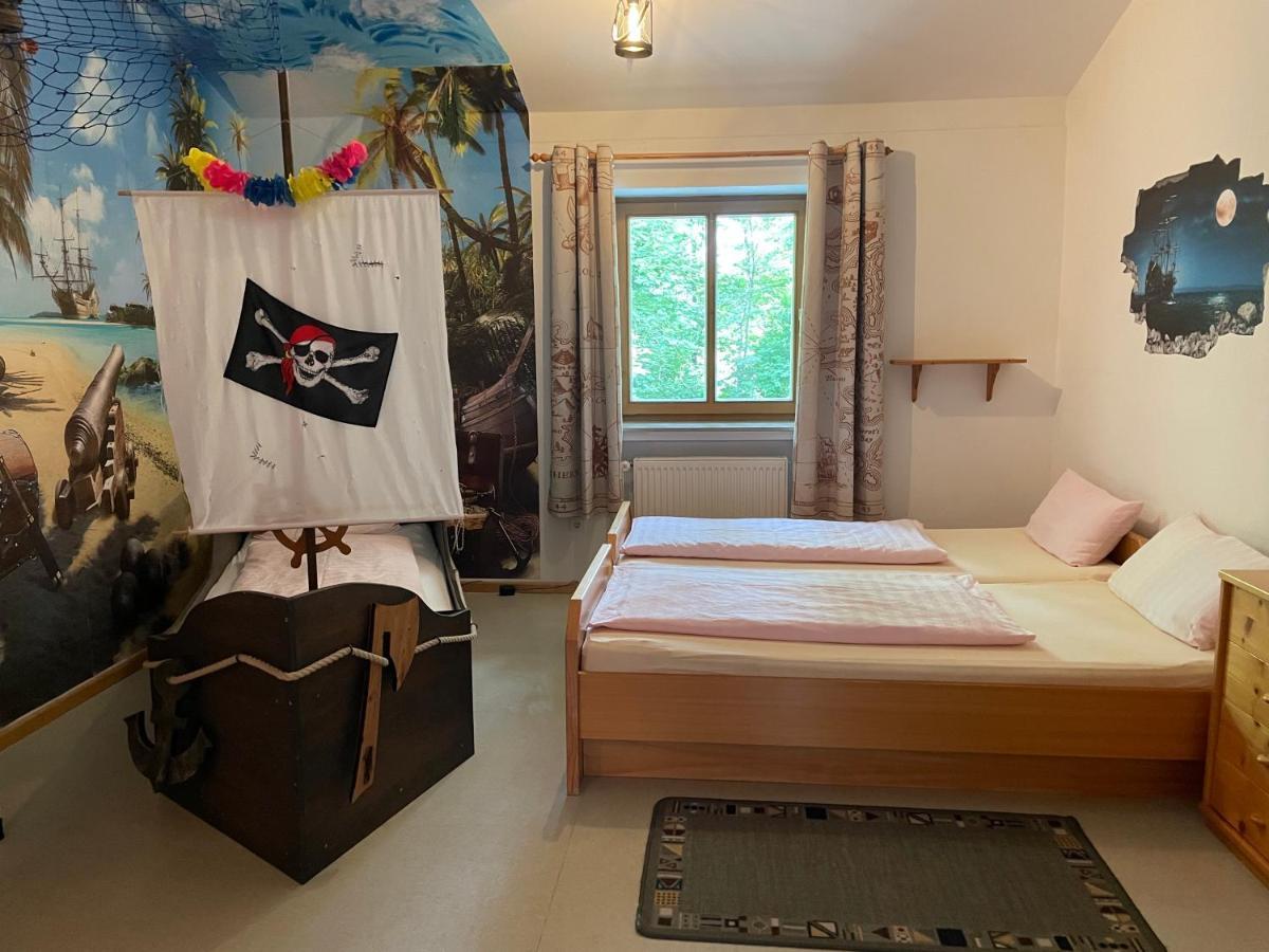 Krug'S Family Hostel Und Restaurant เวลไฮม์ อิน โอเบอร์บาเยิร์น ภายนอก รูปภาพ