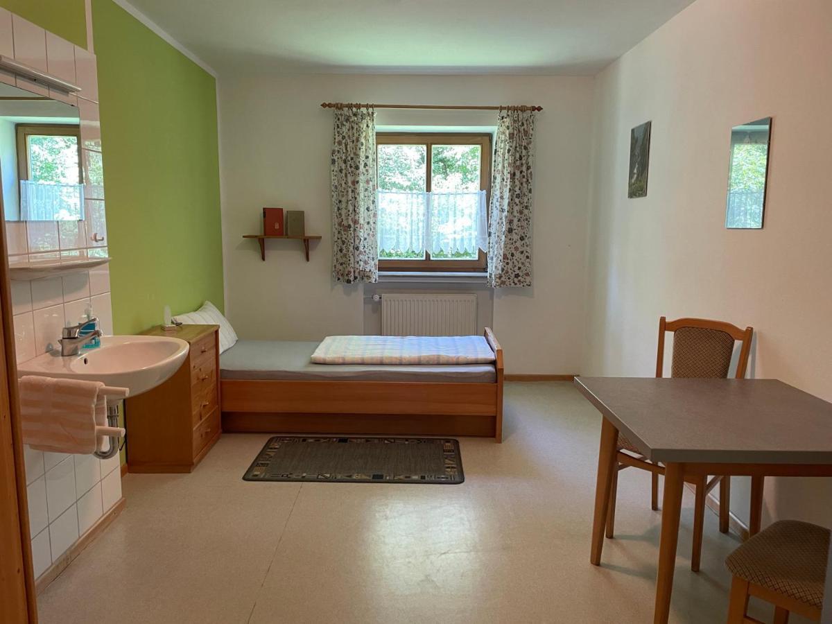 Krug'S Family Hostel Und Restaurant เวลไฮม์ อิน โอเบอร์บาเยิร์น ภายนอก รูปภาพ