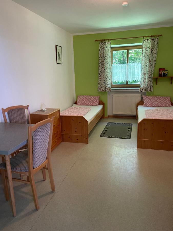 Krug'S Family Hostel Und Restaurant เวลไฮม์ อิน โอเบอร์บาเยิร์น ภายนอก รูปภาพ