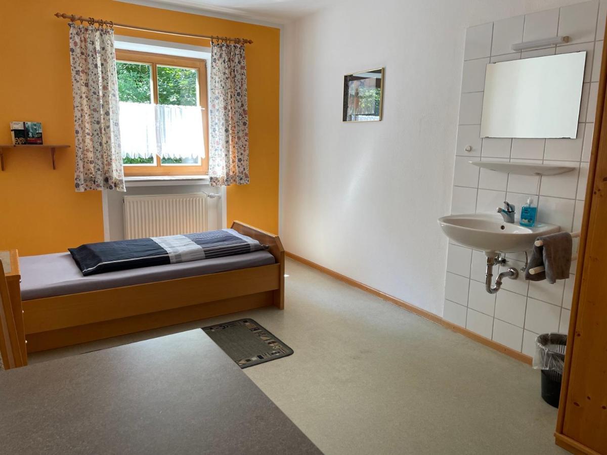 Krug'S Family Hostel Und Restaurant เวลไฮม์ อิน โอเบอร์บาเยิร์น ภายนอก รูปภาพ