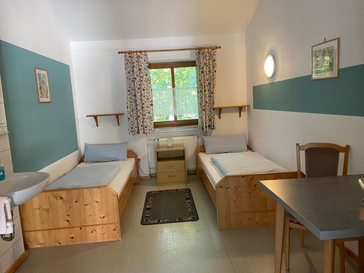 Krug'S Family Hostel Und Restaurant เวลไฮม์ อิน โอเบอร์บาเยิร์น ภายนอก รูปภาพ